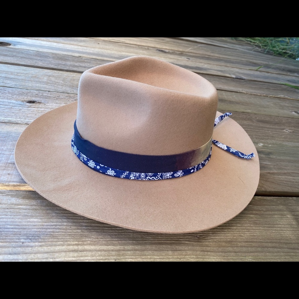 Wyeth Fedora hat incredible band
adjustable 
New
